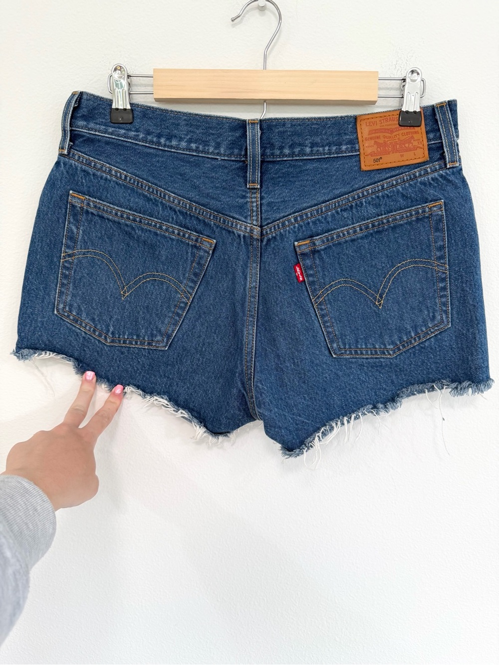 Levi's 501 Dark Blue Denim Cutoff Shorts Size 29 - Picture 2 of 3